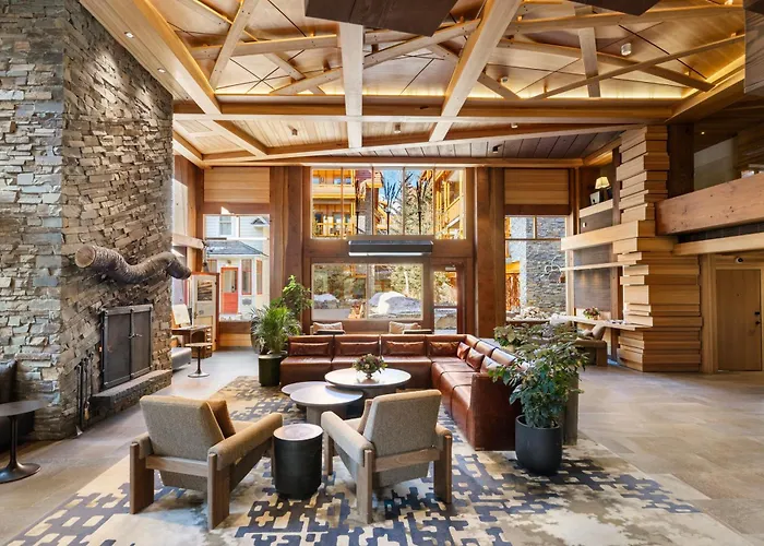 Moose Hotel And Suites
